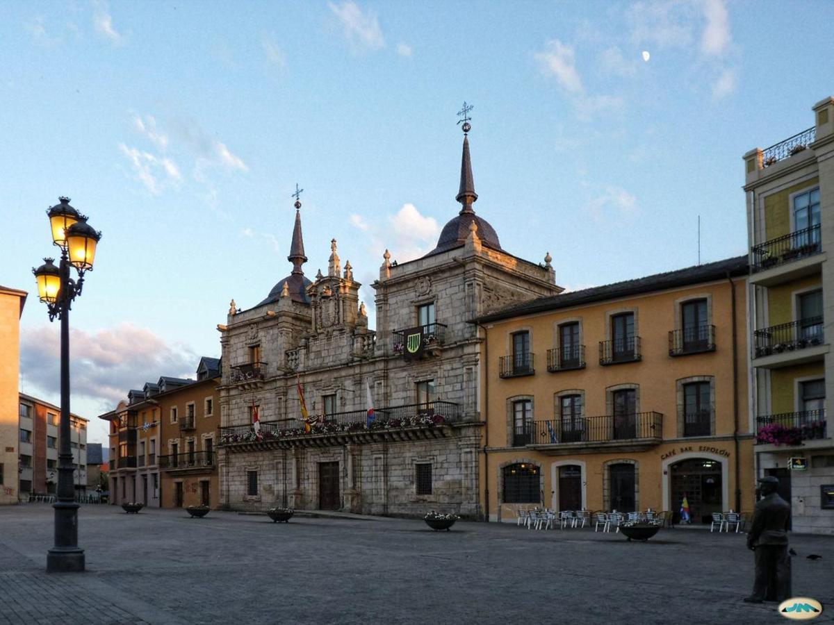 As Hoteles Ponferrada Columbrianos ภายนอก รูปภาพ