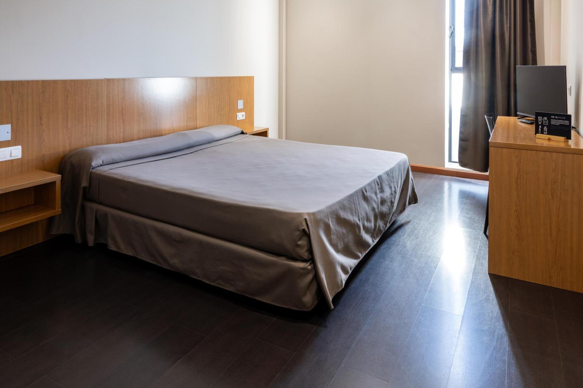 As Hoteles Ponferrada Columbrianos ภายนอก รูปภาพ