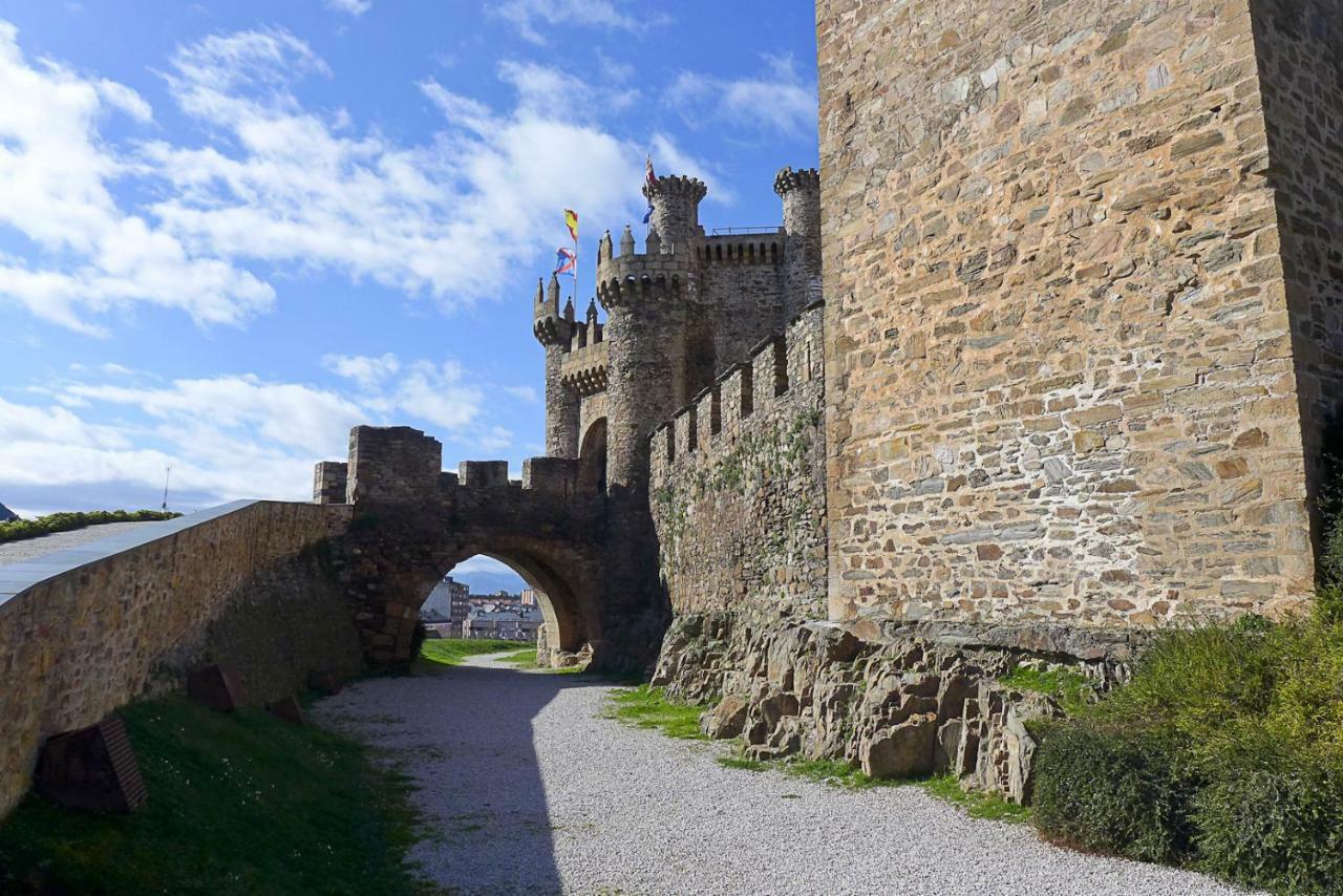 As Hoteles Ponferrada Columbrianos ภายนอก รูปภาพ